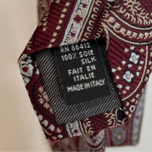 Jack Victor Men’s gray and red Paisley 100% silk tie - Picture 6 of 7